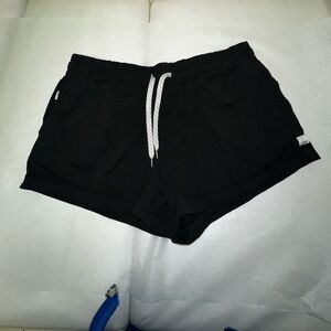 Vuori halo performance shorts size Medium